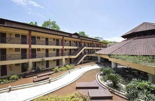 Pontal Apartment | Discover Paradise at Resort with Ocean View and Spa