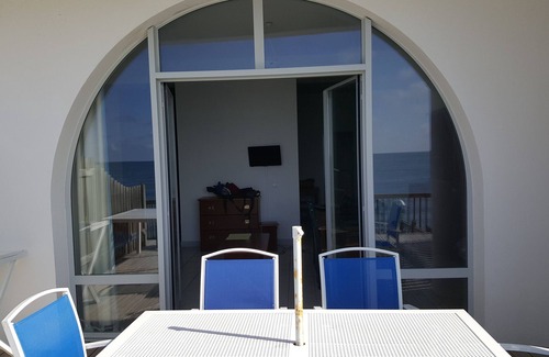 Batz-sur-Mer Apartment | Inviting Oceanfront Retreat with Pool & 9.8/10 Guest Rating