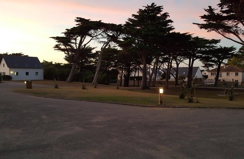 Batz-sur-Mer Apartment | Inviting Oceanfront Retreat with Pool & 9.8/10 Guest Rating