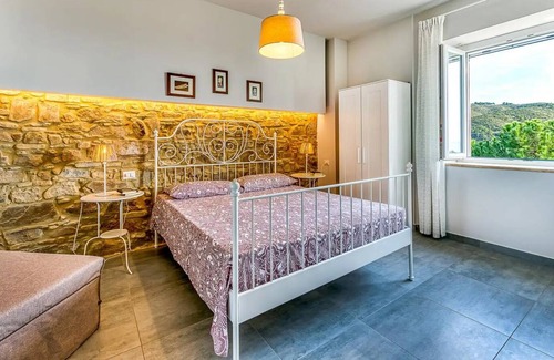 Castellabate Apartment | Flat for 8 with sea view, beach 400 mt away
