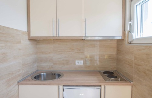 Bar House | Comfortable Flat for Groups with Spa and Kitchen Access
