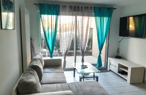 Saint-Hilaire-de-Riez Apartment | Cozy Flat Steps from Sion Beach with Oceanfront Views