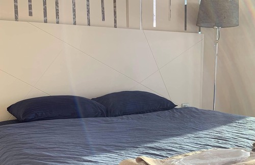 Zeytinburnu Apartment | Seaside Retreat with Pool and Gym for Your Perfect Getaway