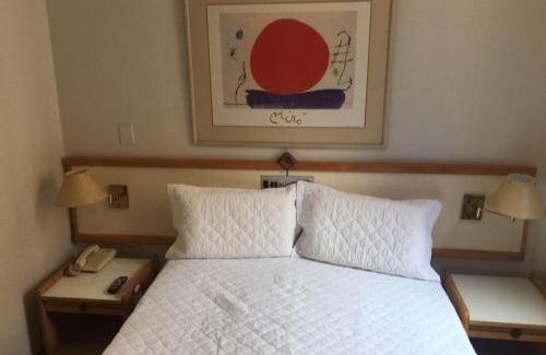 Lourdes Apartment | Pet-Friendly Flat Golden Plaza with Ocean View in Lourdes