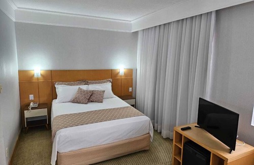 Guarulhos City Centre Hotel | Comfortable Stay at Flat Hotel Slaviero Guarulhos with Pool