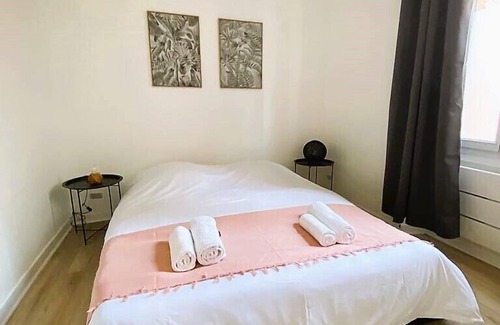 Laval Apartment | Discover Flat Hypercentre: Perfect for Exploring Laval!