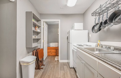 Ray Apartment | Flat in Appalachian Hills, Hot Tub and BBQ