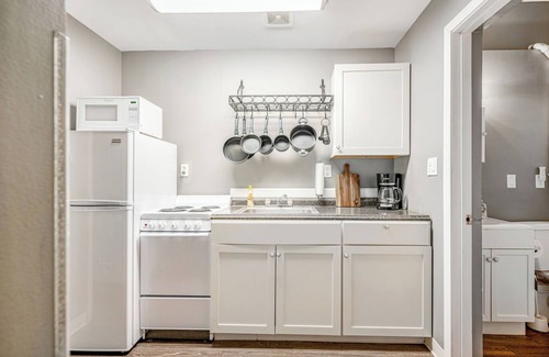 Ray Apartment | Flat in Appalachian Hills, Hot Tub and BBQ