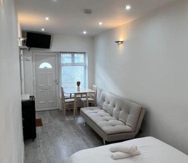Cantelowes Apartment | Pet-Friendly Flat in Camden Kings Cross for Family Getaways