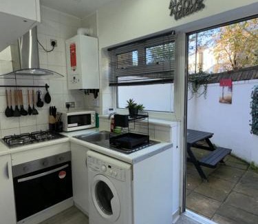 Cantelowes Apartment | Pet-Friendly Flat in Camden Kings Cross for Family Getaways