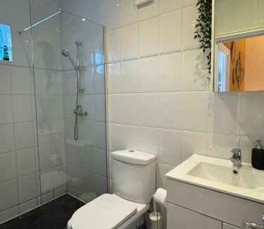 Cantelowes Apartment | Pet-Friendly Flat in Camden Kings Cross for Family Getaways