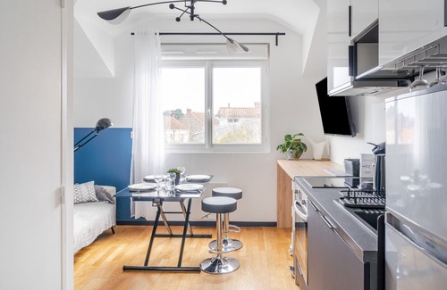 Jean-Mace - Chantenay Apartment | Ideal Flat in Chantenay for 4 with Kitchen & Breakfast