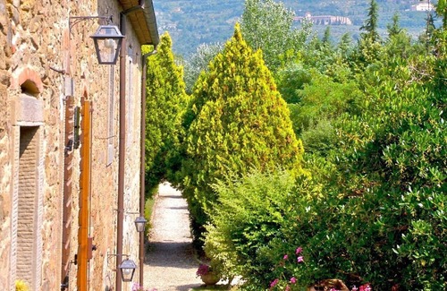 Il Borgo Apartment | Charming Flat in Cortona, Tuscany: Your Ideal Getaway