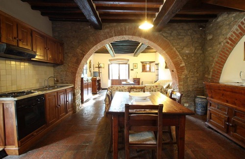 Il Borgo Apartment | Unique Cortona Retreat with Pool, Wifi & Family-Friendly Perks