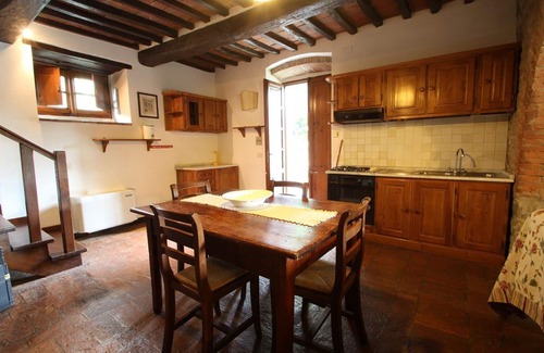 Il Borgo Apartment | Unique Cortona Retreat with Pool, Wifi & Family-Friendly Perks