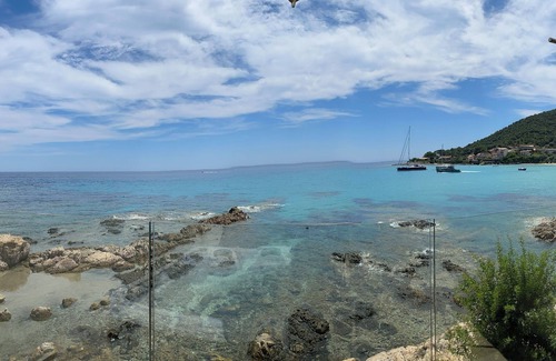 Tarcu Apartment | Seaside Getaway with Spa, Hot Tub & Spectacular Views