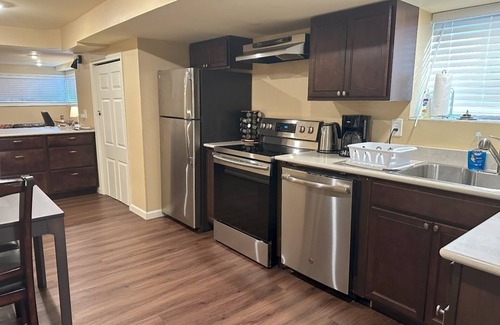 Sunset Hill Apartment | Prime Flat in Ballard - Steps to Beach, Dining & Shops!