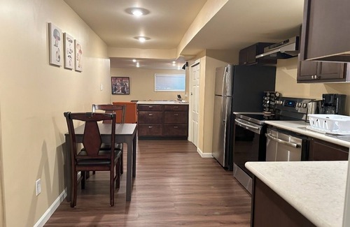 Sunset Hill Apartment | Prime Flat in Ballard - Steps to Beach, Dining & Shops!