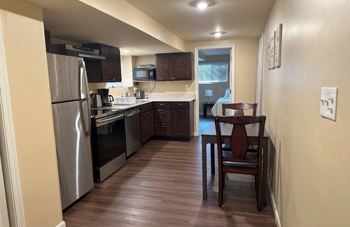 Sunset Hill Apartment | Prime Flat in Ballard - Steps to Beach, Dining & Shops!