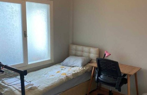 Uskudar Apartment | Ideal Istanbul Flat: Steps from Metro & Child-Friendly