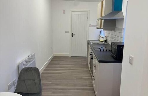 Luton Apartment | Inviting Flat in Luton Town Centre with Kitchen Amenities