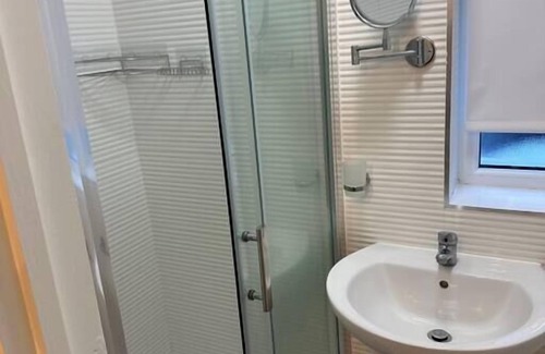 Luton Apartment | Inviting Flat in Luton Town Centre with Kitchen Amenities