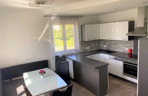 Paldau Apartment | Spacious Flat in Private House with Breakfast & Child Friendly