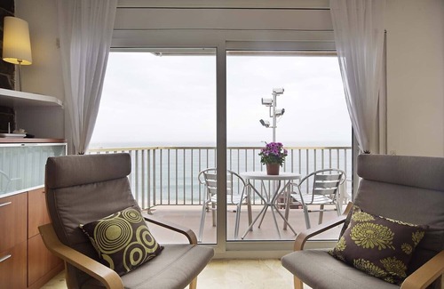 Blanes Condo | Seafront Flat in the Bay: Guest Rated 9.8 with Ocean Views