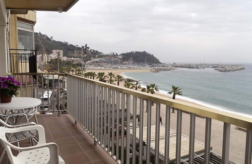 Blanes Condo | Seafront Flat in the Bay: Guest Rated 9.8 with Ocean Views