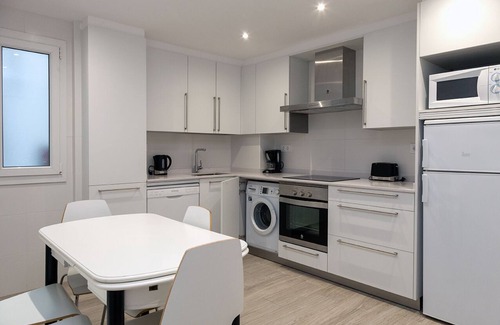 Ondarroa Condo | Convenient Flat in Ondarroa Village with WiFi & Accessibility