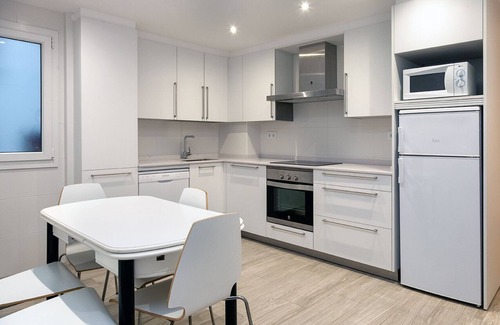 Ondarroa Condo | Convenient Flat in Ondarroa Village with WiFi & Accessibility