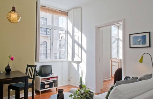 Santa Maria Maior Apartment | Prime Flat in Lisbon's Vibrant Baixa Pombalina District
