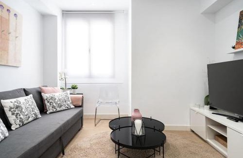Castellana Apartment | Cozy Flat in Salamanca District - G-ORA with Great Reviews