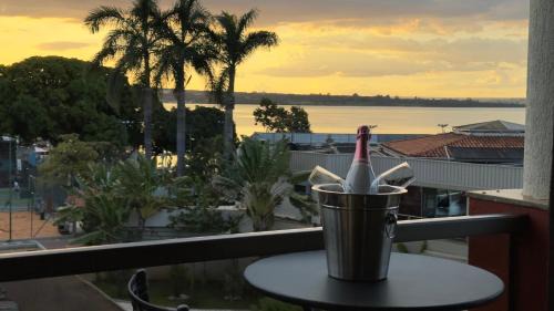 Smin Apartment | Charming Flat Lake Side Linda Vista Lago with Hot Tub
