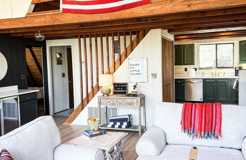 Innsbrook Ski Chalet | Lakefront Chalet with Hot Tub, Playground & WiFi Awaits!