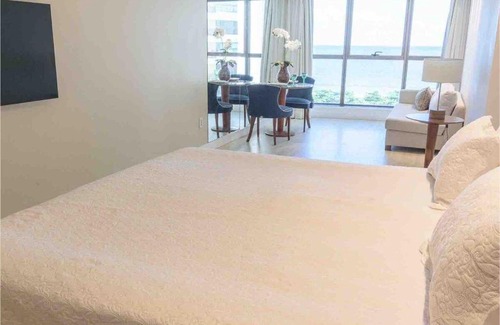 Pina Apartment | Oceanfront Flat in Boa Viagem with Pool and Breakfast