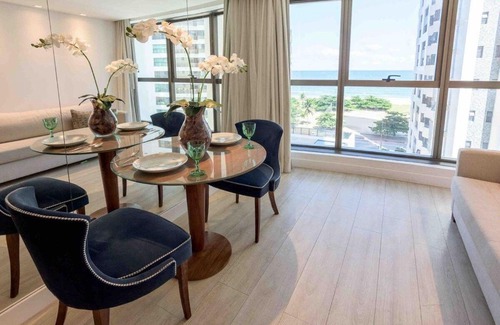 Pina Apartment | Oceanfront Flat in Boa Viagem with Pool and Breakfast