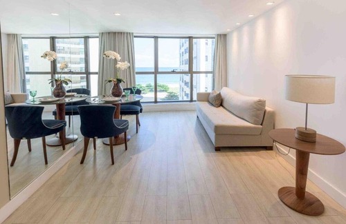 Pina Apartment | Oceanfront Flat in Boa Viagem with Pool and Breakfast