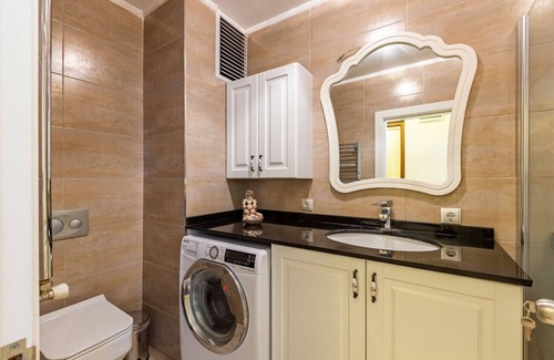 Uskudar Apartment | Impressive Flat with Bosphorus View in Uskudar, Family-Friendly