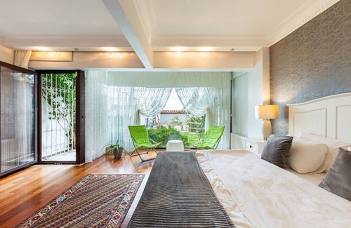Uskudar Apartment | Impressive Flat with Bosphorus View in Uskudar, Family-Friendly