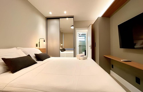 Ipanema Apartment | Stylish Flat Steps from Ipanema Beach - Rated 9.8/10!