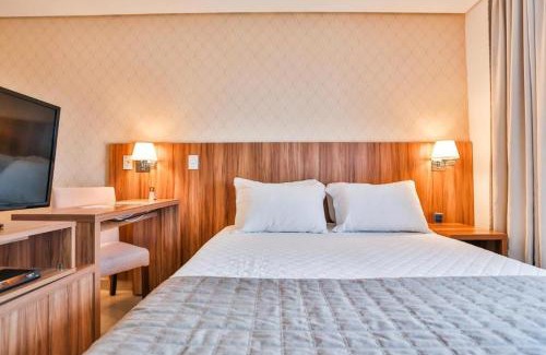 Paiaguas Apartment | Discover MG Flats Residence: Poolside Stay Near Assembleia