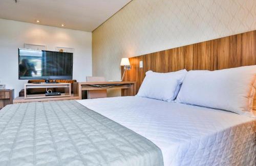Paiaguas Apartment | Discover MG Flats Residence: Poolside Stay Near Assembleia
