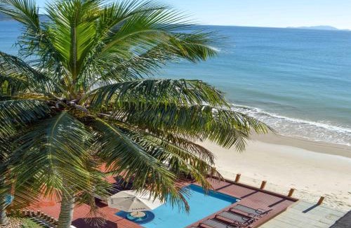 Ingleses Sul Apartment | Oceanfront Oasis at Flat Pietra: 4-Star Stay with Pool