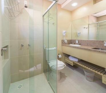 Ingleses Sul Apartment | Oceanfront Oasis at Flat Pietra: 4-Star Stay with Pool