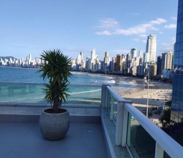 Pioneiros Apartment | Ocean View Retreat: Flat Prédio Frente MAR - 10/10 Rated Stay