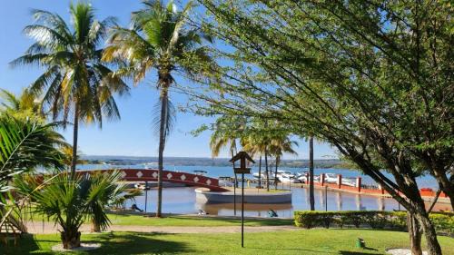 Smin Apartment | Cozy Flat Rústico by the Lake with Pool & Pet Welcome