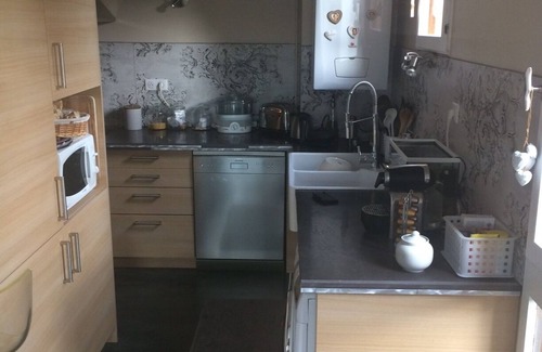 Aix-en-Provence Apartment | Peaceful Flat T3 with Kitchen Near Town Center