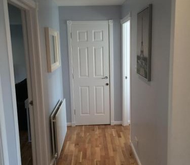 East Kilbride Apartment | Discover Flat Three: Top-Rated Stay in East Kilbride