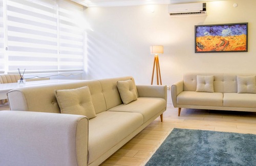 Konak Apartment | Modern Flat with Balcony Near Metro & Coast in Izmir